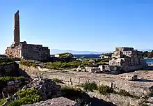 photographie d'une colonne tronquée