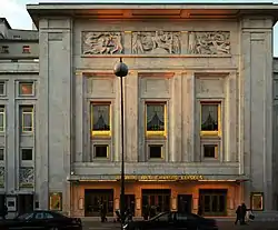 Le Théâtre des Champs-Élysées à Paris.