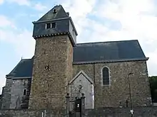 L'église Saints-Hermès-et-Alexandre de Theux, le mur de clôture du cimetière, les deux portails et leurs grilles