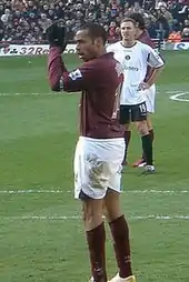 Photo de profil de Thierry Henry en train d'applaudir