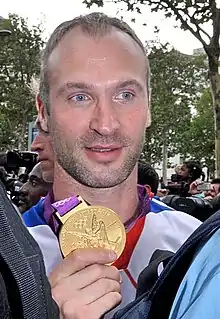 Thierry Omeyer (02/11/1976), joueur français de handball, a un frère jumeau, Christian Omeyer.