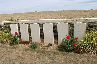 Les tombes de six soldats allemands inconnus.