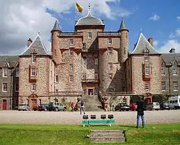 Façade du Thirlestane Castle largement remodelée par Bruce.