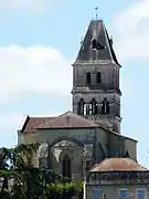 Chevet de l'église et clocher.