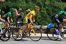 Photographie présentant Thomas Voeckler en jaune sur le Tour de France 2011.