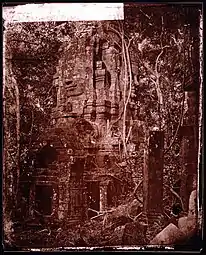 John Thomson, 1866. Tirage à l'albumine d'après un négatif verre au collodion. Le Bayon