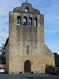 La façade ouest de l'église.