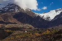 Le col de Thorung La derrière Jharkot et Ranipauwa.