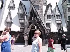 Les trois balais dans The Wizarding World of Harry Potter.