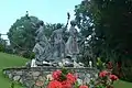 La fontaine des trois reines au Château de Barbe Noire (Saint-Thomas) rend hommage aux reines Mary, Agnes et Mathilda.