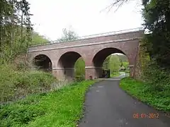 Pont à trois arches à Thuin