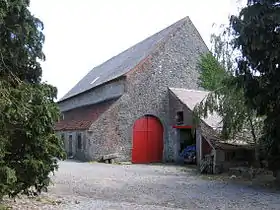 2010 : grange dimière, seul vestige de l'ancienne abbaye de la Thure en ruines.