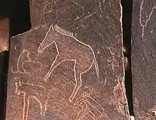 Gravure rupestre du sud orantes représentant un cheval parmi d'autres animaux