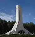 La flèche figurant le Mont Quomolongma (Everest)