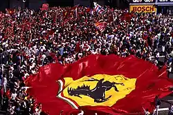 Supporters de la Scuderia Ferrari au Grand Prix d'Italie 1996.