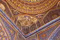 Plafond de la mosquée de la médersa Tilla-Qari.