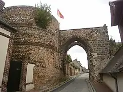 L'ancienne porte fortifiée.
