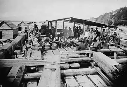 William James Topley. Cageurs sur un train de bois. Rivière des Outaouais vers 1880.