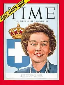 Couverture d'un magazine montrant le visage d'une femme aux cheveux bouclés et le blason de la Grèce, composé d'une croix blanche sur fond bleu, surmonté d'une couronne.