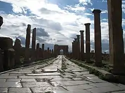 L'arc dit de Trajan à l'extrémité du decumanus