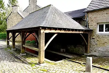 Le lavoir du bas de la rue de Geôle.