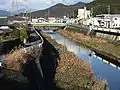 La rivière Toba dans un quartier de Gifu.