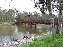 Photo d'un pont en acier au-dessus du Murray.