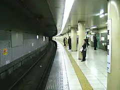 Quai de la ligne Asakusa