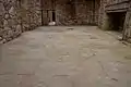 Détail du sol carrelé en pierre dans le hall principal