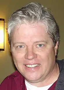 Thomas F. Wilson interprète Biff Tannen.