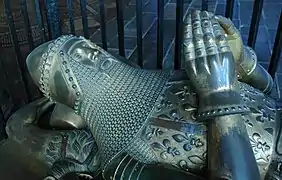 Le gisant d'Edward le Prince Noir offre une remarquable reproduction des armures de la guerre de Cent Ans.