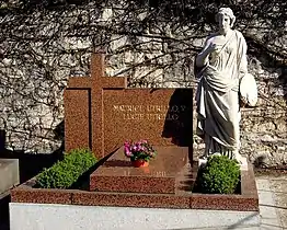 Tombe d'Utrillo au cimetière Saint-Vincent de Montmartre.
