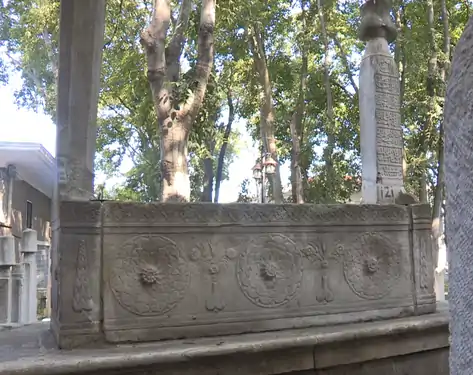 2. La tombe de Claude Alexandre de Bonneval à Istanbul.