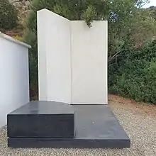 Tombe de Michel Rocard au cimetière de Monticello