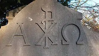 Chrisme sur le monument des familles Grimbry et Le Prévost de Basserode à Wasquehal.