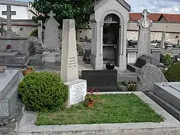 Tombes dans un cimetière.