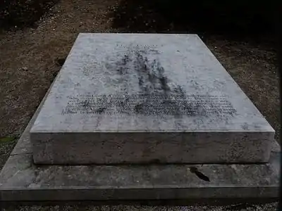 Le tombeau d'Elsa Triolet et de Louis Aragon.