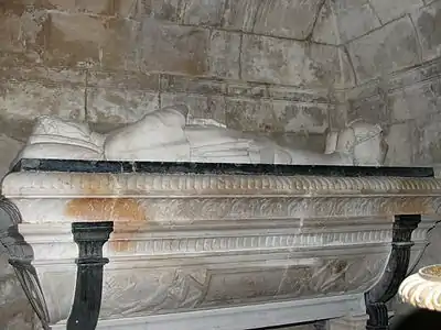 Tombeau de Charles IV d'Anjou, comte du Maine, décédé en 1472, dans la première abside au Nord, sculpture attribuée à Francesco Laurana