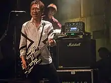 Description de l'image Tomoyasu Hotei Paaspop 2017.jpg.