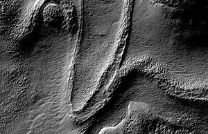 Glacier en forme de langue par 31,41° S et 112,65° E dans la région d'Hellas Planitia.