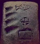 Tablette administrative de la période Uruk IV, présentant des signes sous leur forme pictographique. Pergamon Museum.