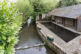 Le lavoir sur la Vive Parence.