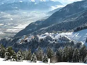 Vue aérienne de la station.