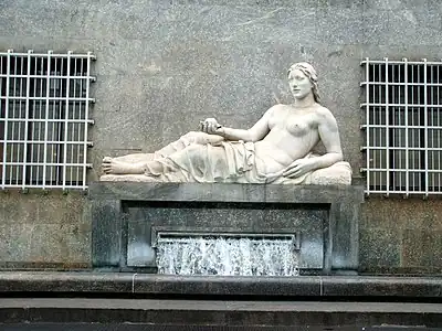 Statue à la Doire Ripaire, place CNL, Turin.