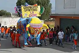 Un toritos défilant dans les rues de Tultepec.