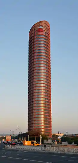 La tour Sevilla en avril 2015.