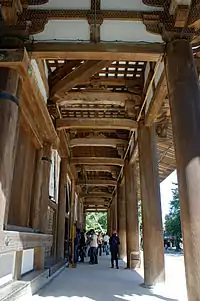Vue des entraits et des kaerumata, travée de la façade. Toshodai-ji.