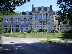 École primaire Pierre-Larousse.