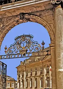 Porche de l'hôtel de ville de Toul.