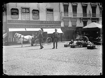 Vue des n° 3 et 5 de la place (photographie d'Eugène Trutat, 1893).